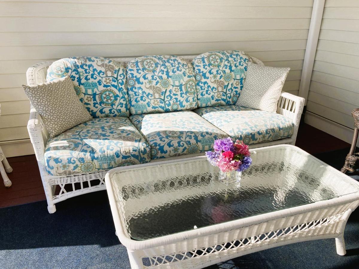 By The Sea Guests Bed & Breakfast And Suites 데니스 포트 외부 사진