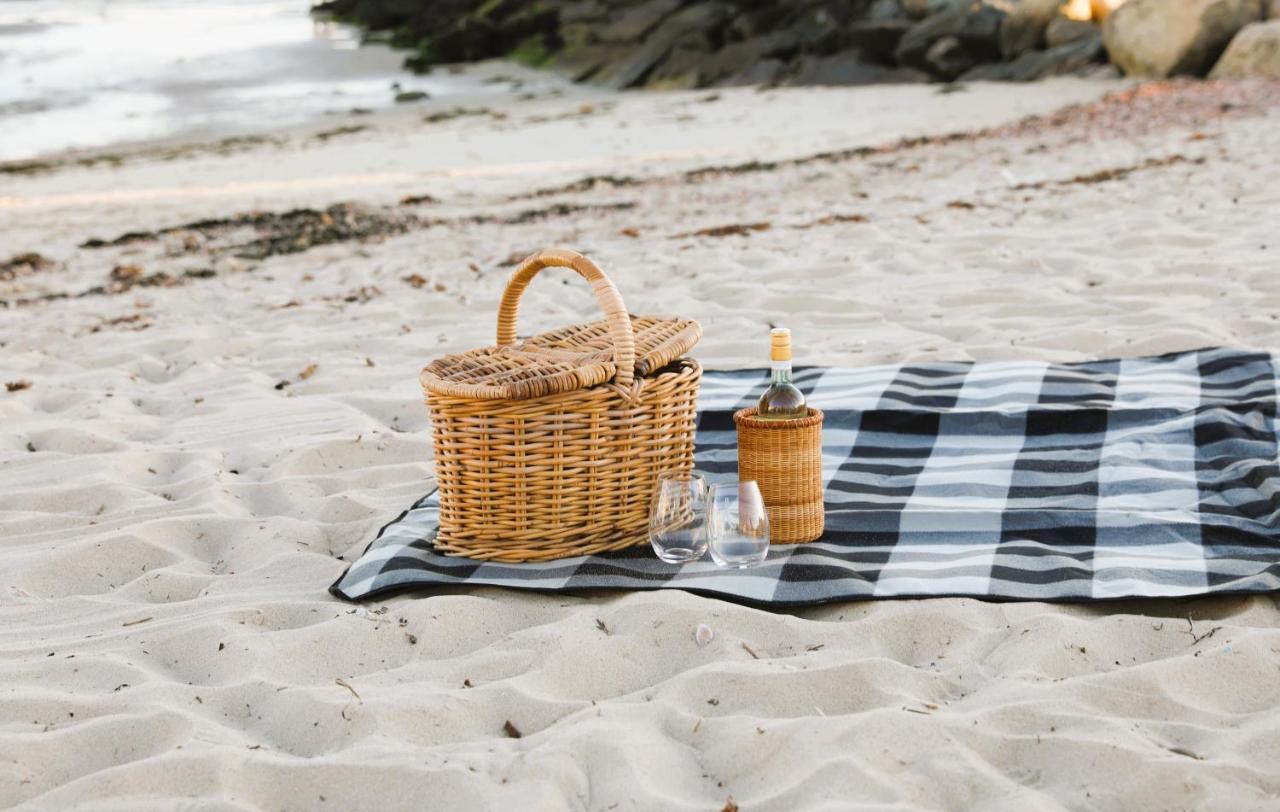 By The Sea Guests Bed & Breakfast And Suites 데니스 포트 외부 사진