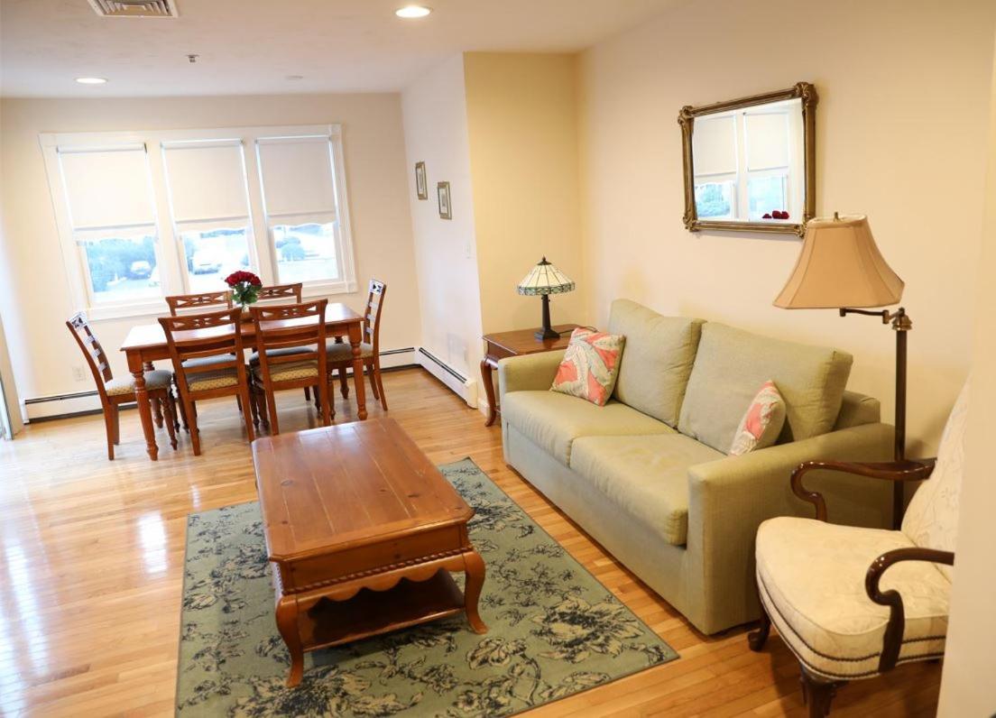 By The Sea Guests Bed & Breakfast And Suites 데니스 포트 외부 사진