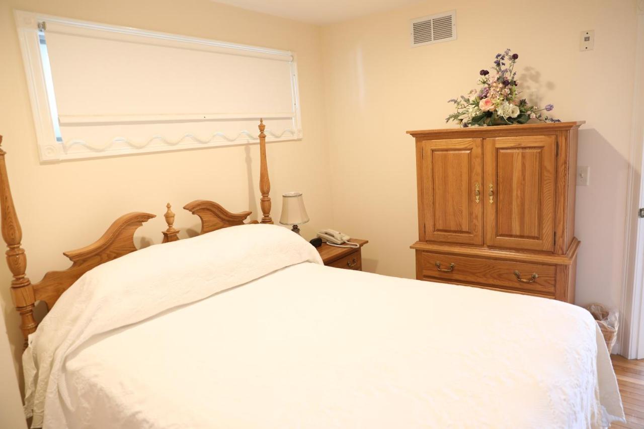 By The Sea Guests Bed & Breakfast And Suites 데니스 포트 외부 사진
