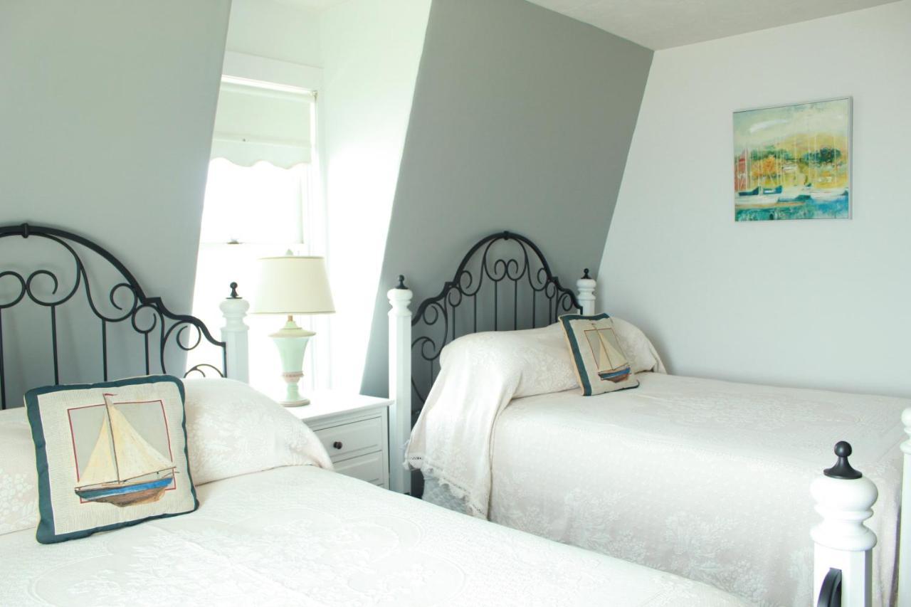 By The Sea Guests Bed & Breakfast And Suites 데니스 포트 외부 사진