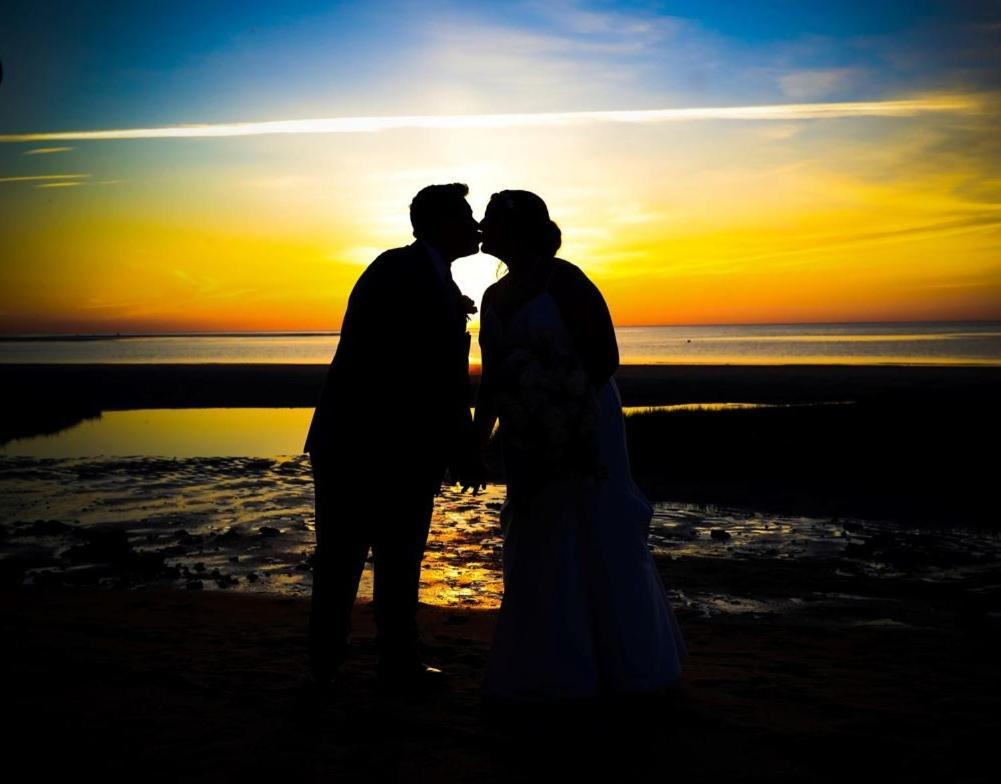 By The Sea Guests Bed & Breakfast And Suites 데니스 포트 외부 사진