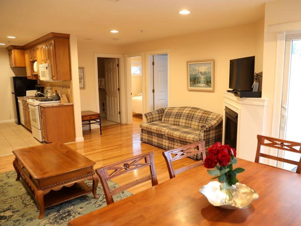 By The Sea Guests Bed & Breakfast And Suites 데니스 포트 객실 사진